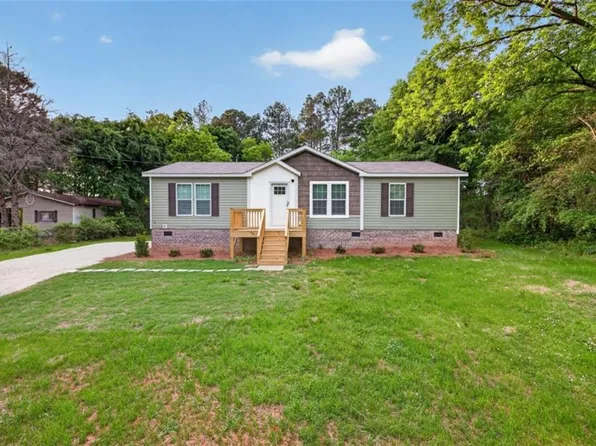 741 Thompson Ln, Loganville, GA 30052