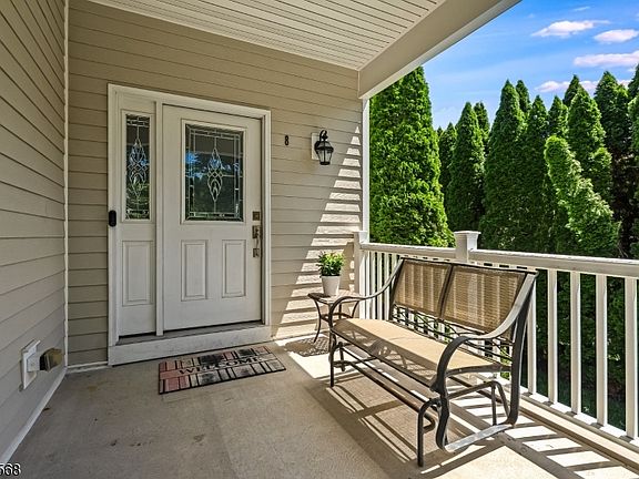 3rd image of 8 West Court