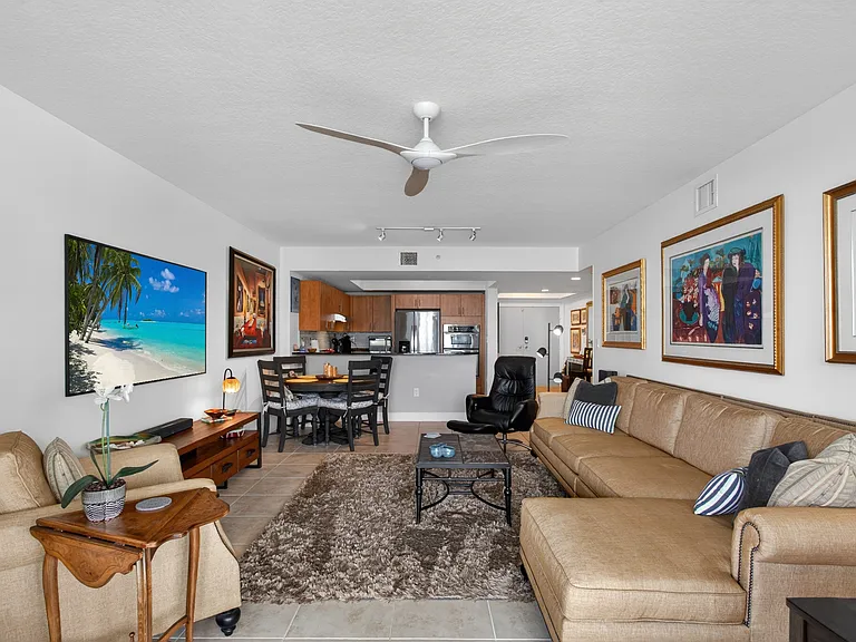 2700 N Federal Hwy #203 — Photo 38