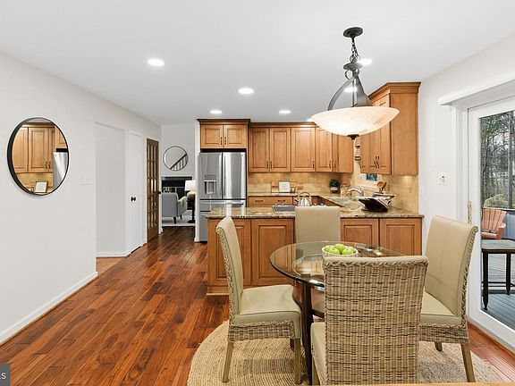 5th image of 5 Wiltshire Ct E