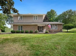 352 Pheasant Run Cir NW, Canton, OH
