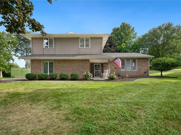 352 Pheasant Run Cir NW, Canton, OH 44709