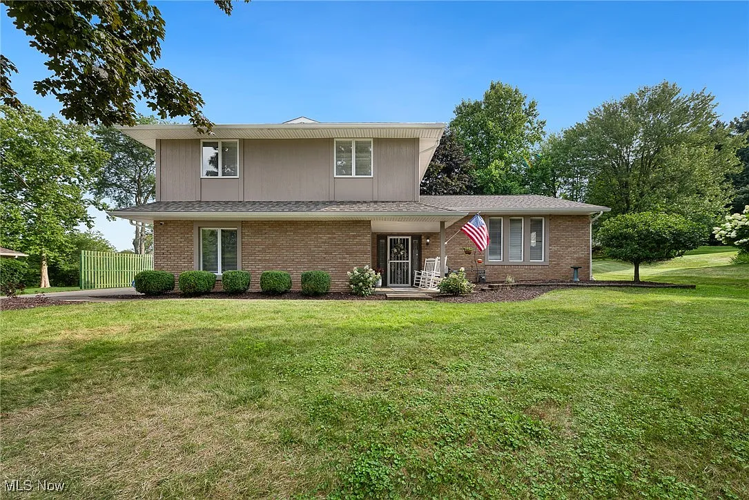 352 Pheasant Run Cir NW photo 1