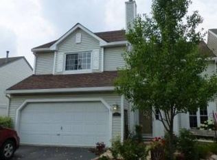 40 E Rosewood Ln, Round Lake Beach, IL