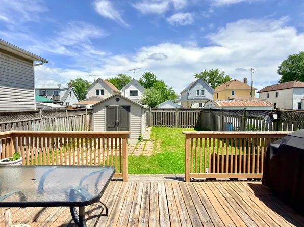 19 Santone Ave, Welland, ON L3C 2J5