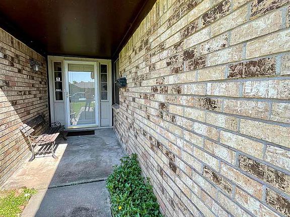 2nd image of 1818 W Kirby Ave
