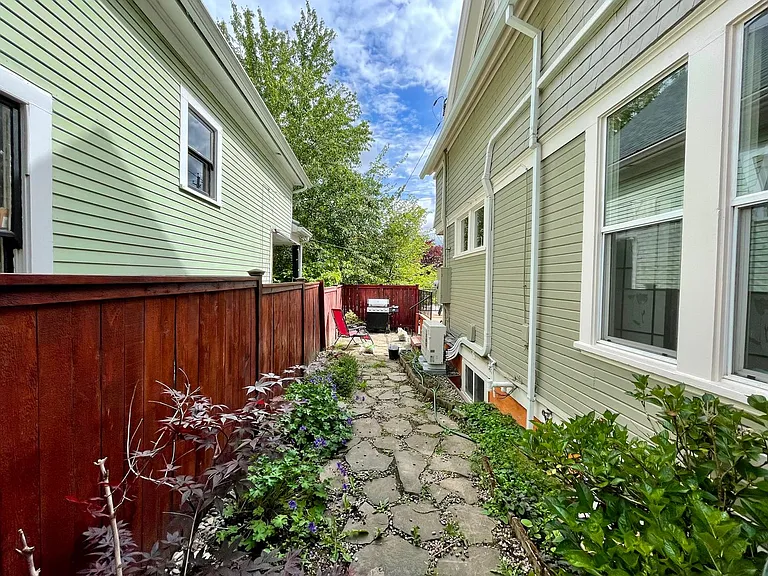 121 NE Mason St — Photo 28