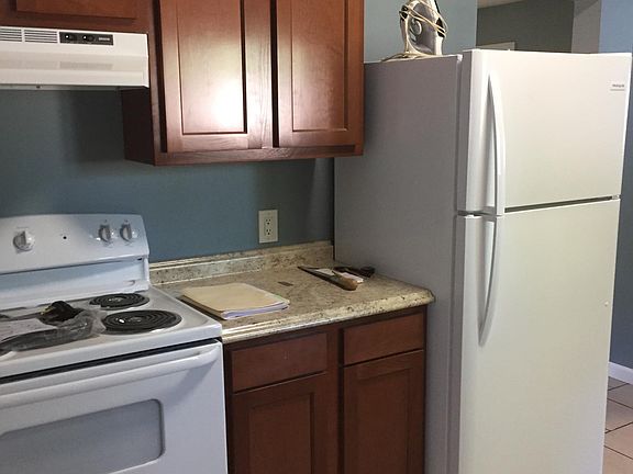 5th image of 621 Woodlawn Ave