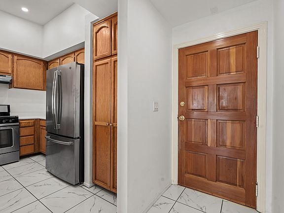 4th image of 1559 Winona Blvd #D-3
