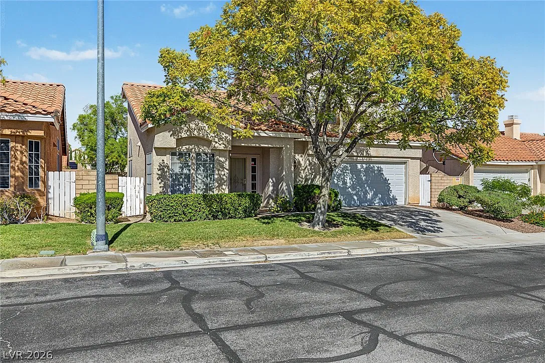 3 bed, 2.5 bath, 1653 sqft, $1,895 — Photo 3