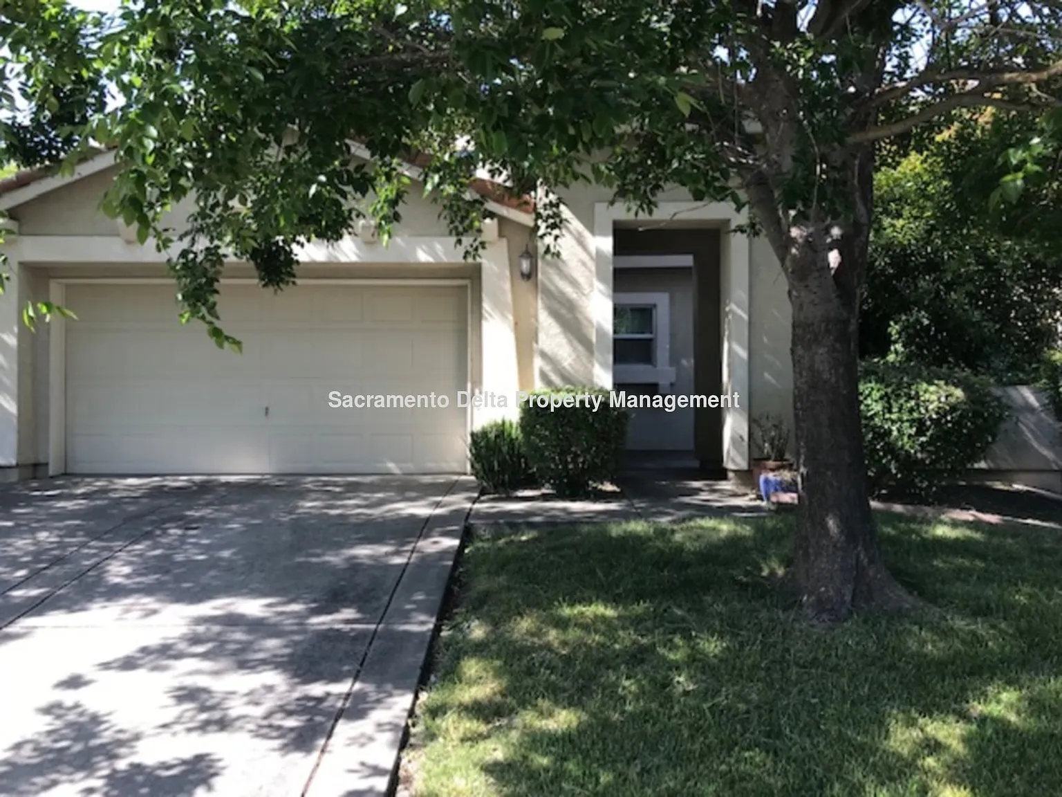 390 Rick Heinrich Cir photo 1