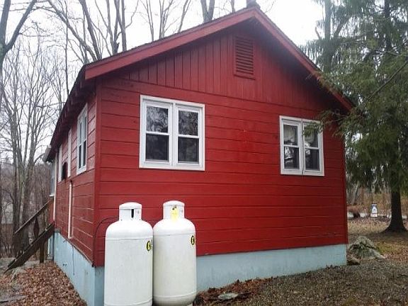 2nd image of 324 E Lakeshore Dr