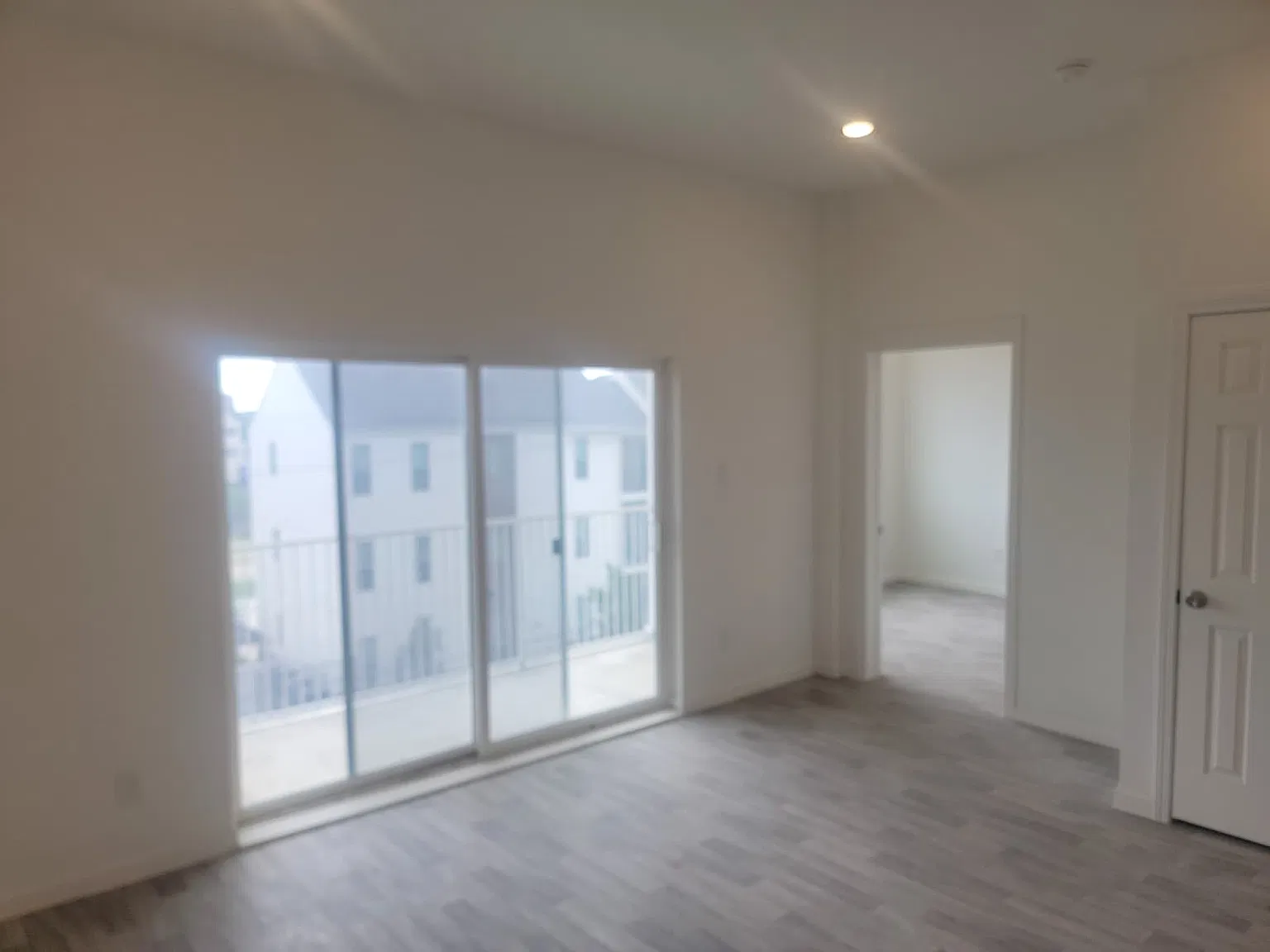 1 bed, 740 sqft, $1,049 — Photo 4