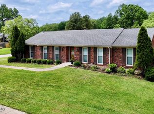 201 Old Towne Rd, Louisville, KY 40214