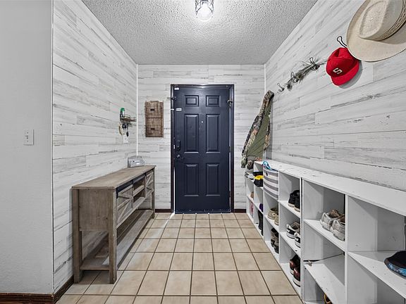 4th image of 711 S Hominy Pl