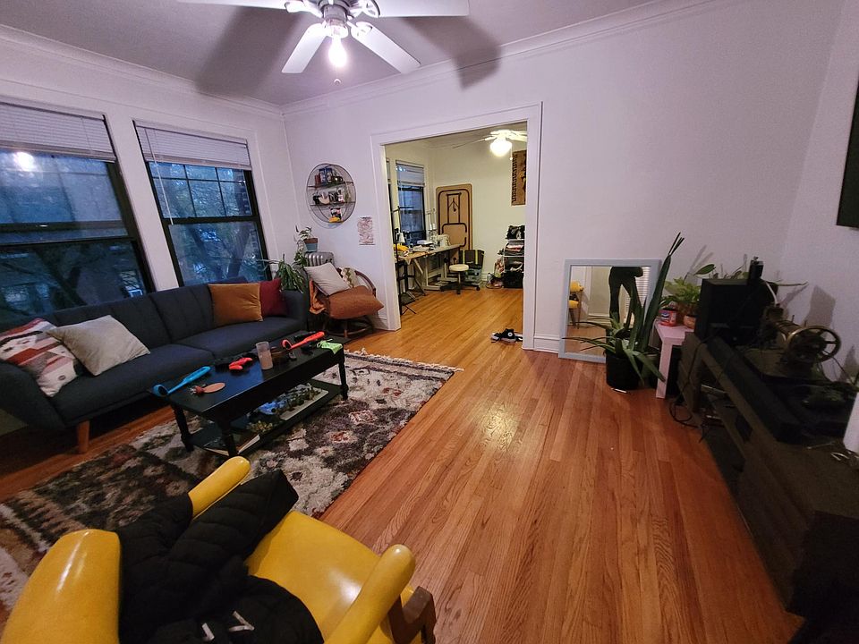 1st image of 923 W Oakdale Ave #2A
