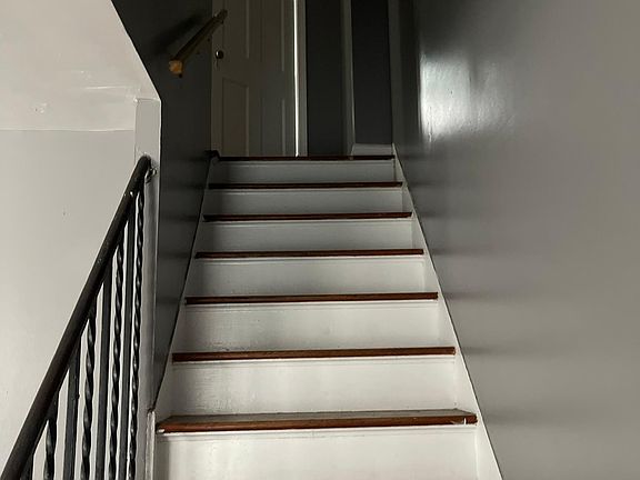 5th image of 317 Millicent Ave