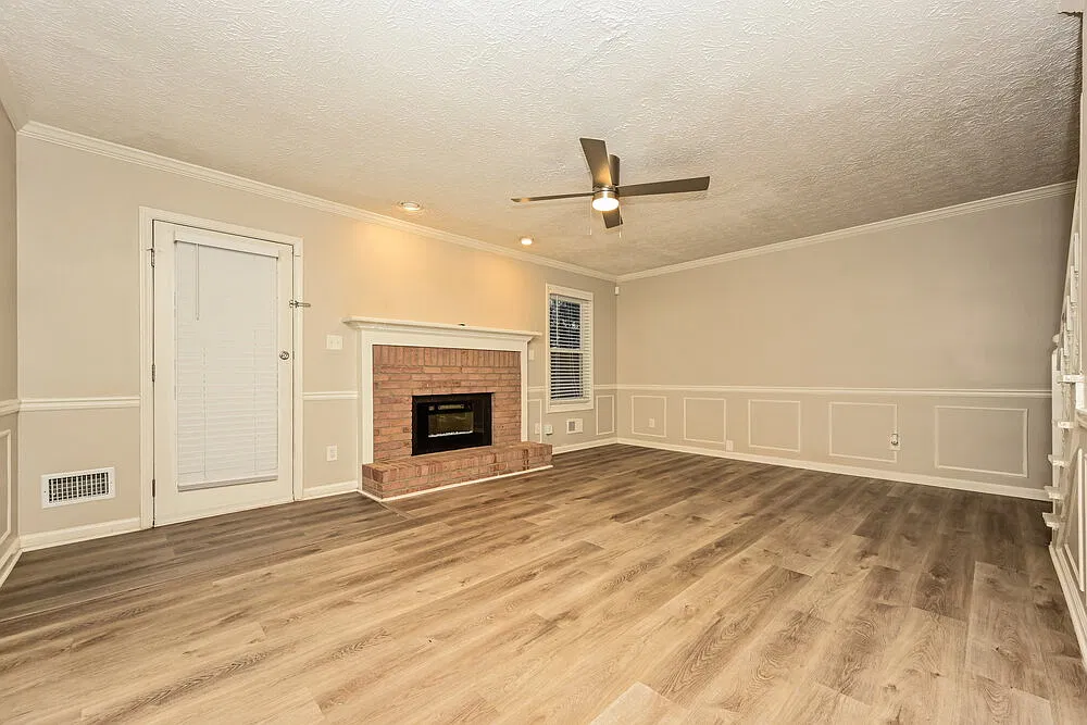 3 bed, 2.5 bath, 1590 sqft, $2,210 — Photo 4