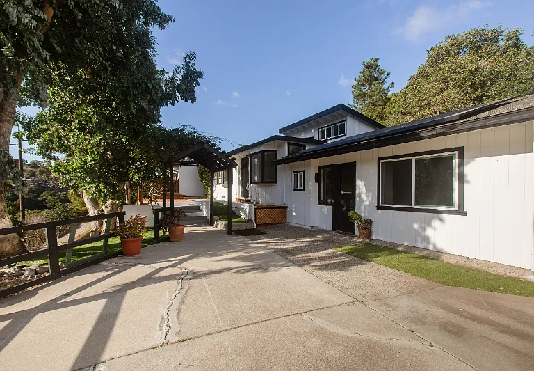 43 Laureles Grade Rd — Photo 2