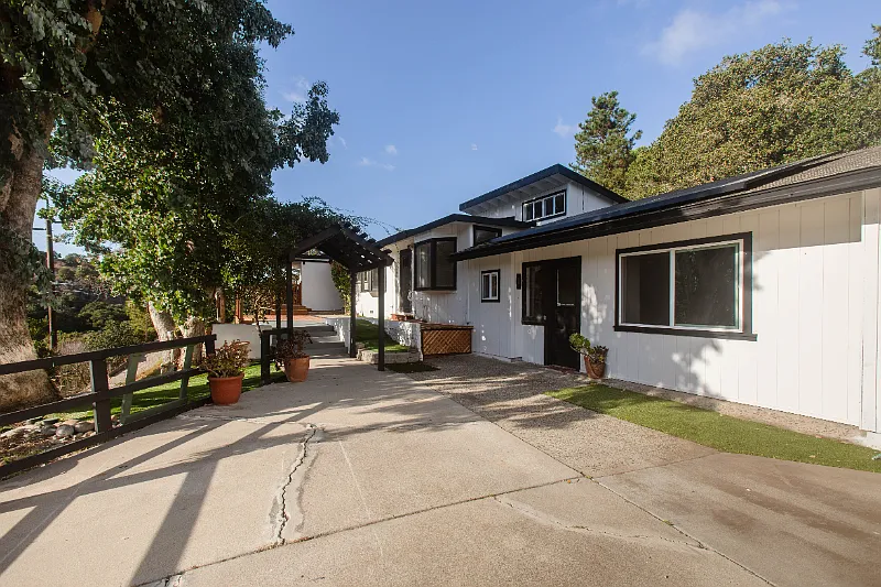Building Photo - 43 Laureles Grade Rd