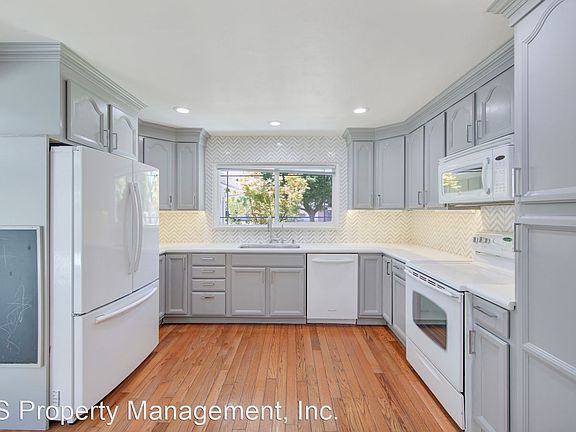 3rd image of 3212 Woodmont Dr