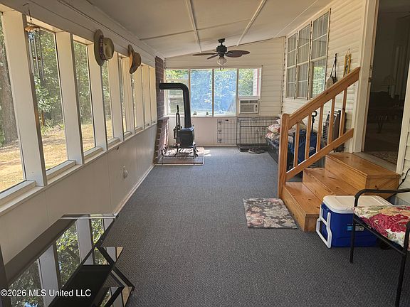 5th image of 191 Bob White Ln