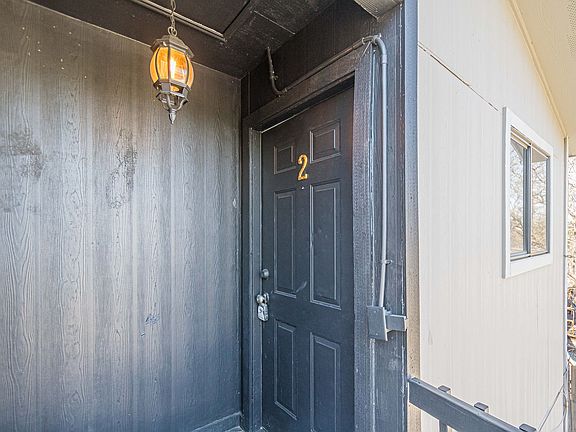 2nd image of 2323 Arbor Pl #2
