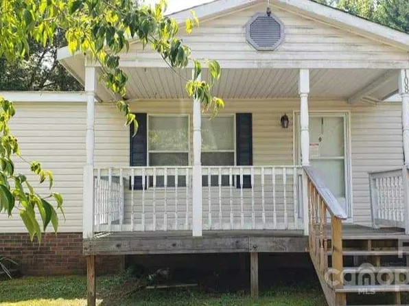 108 Sycamore Dr, Hickory, NC 28601