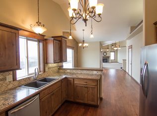 402 Lincoln Ct SE, Mandan, ND 58554