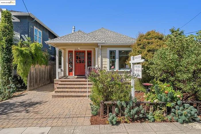 5373 James Ave — Photo 2
