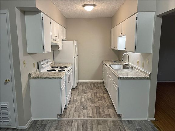5th image of 1099 Linde St