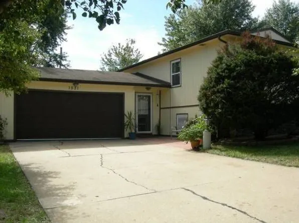 1531 W 26th St, Lawrence, KS 66046