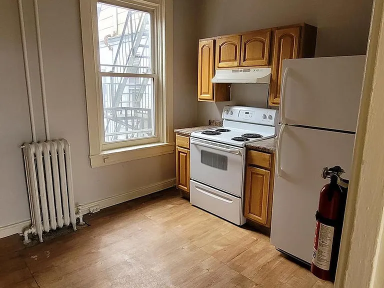 19 S 11th St #3 — Photo 11