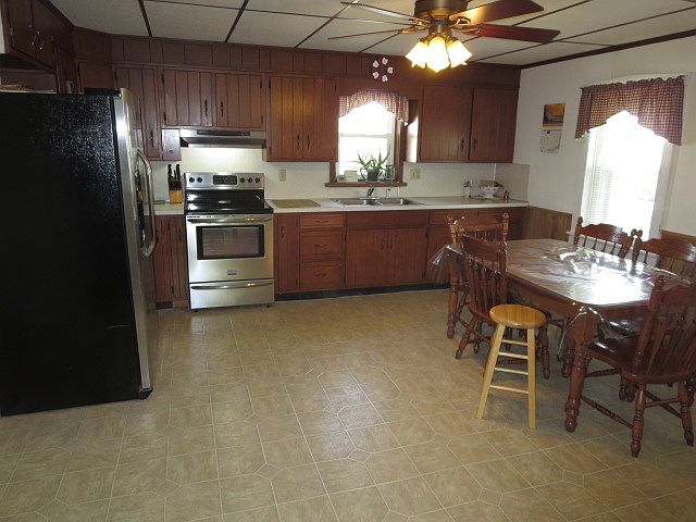 2nd image of 401 Linden Grove Rd