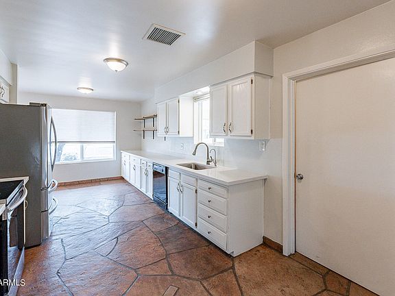 4th image of 2440 E VISTA Drive