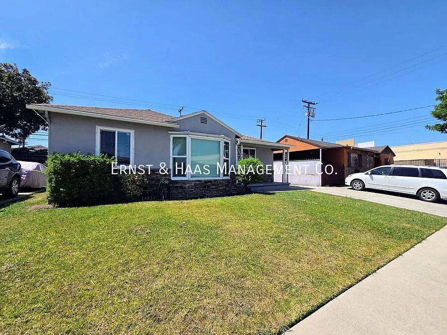 Charming 3-Bedroom Home with Large Yard and 2-Car Garage! — Photo 2