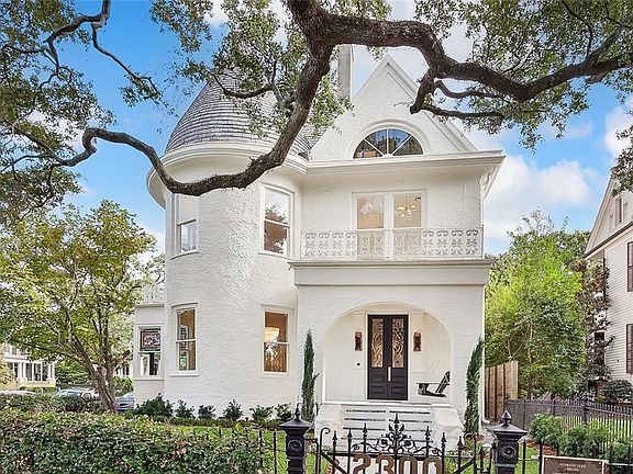 3rd image of 2300 Prytania St