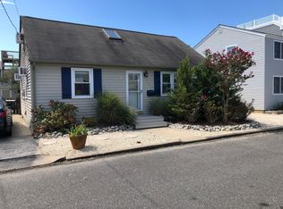 11 Mea Ln, Brant Beach, NJ 08008