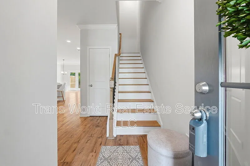 3 bed, 2.5 bath, 1885 sqft, $2,500 — Photo 3