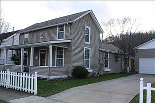 3rd image of 529 Shaw St