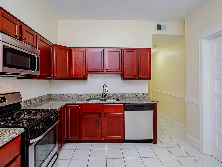 1315 W Foster Ave #1 — Photo 8