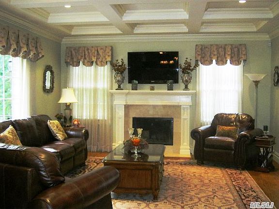 3rd image of 90 Harrow Ln