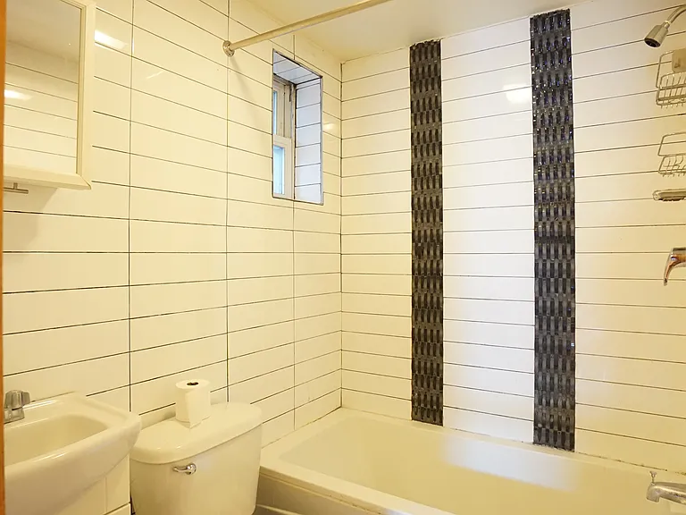 559 Saint Johns Pl #2B — Photo 7