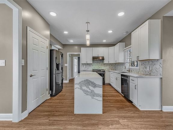 4th image of 313 Newbury Dr