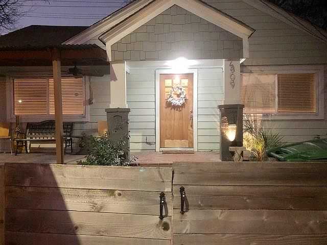 2nd image of 2809 Elysian St