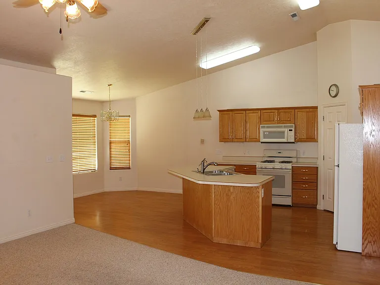 210 N Mall Dr #129 — Photo 5