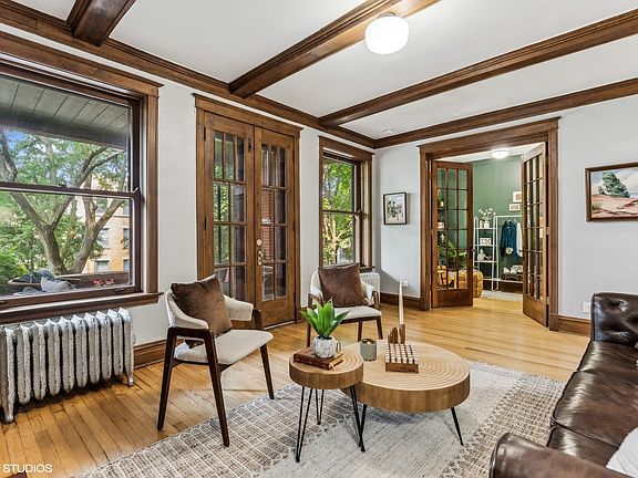 4th image of 4335 N Kenmore Ave #202