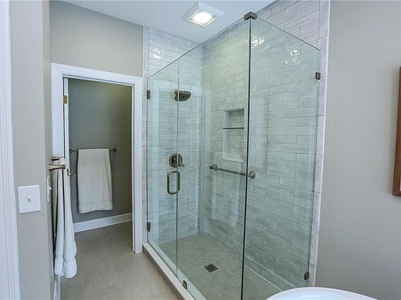 4th image of 12 Claret Dr