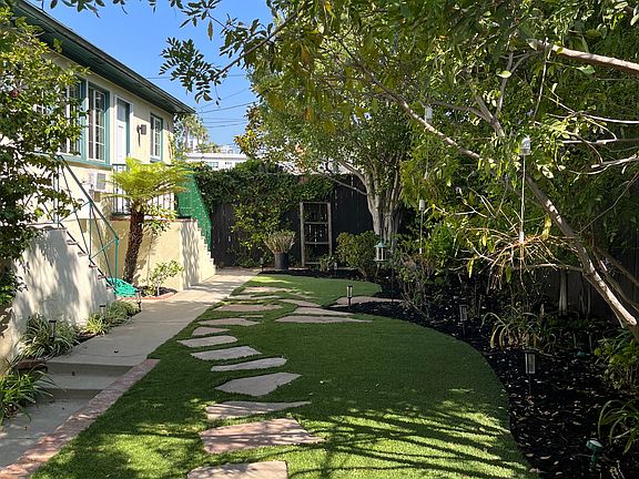 PRIVATE SECURED YARD