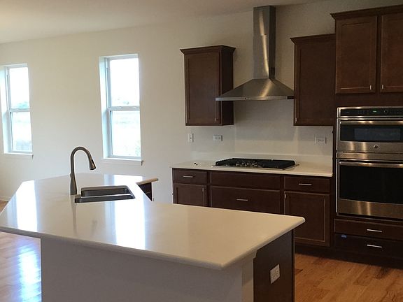 3rd image of 127 Cranbrook Ln